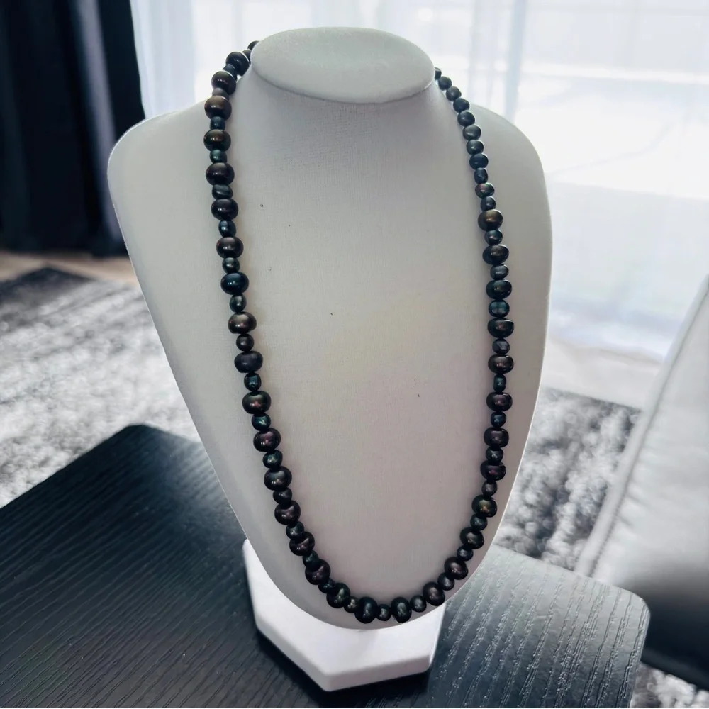 Black Peacock Pearl Beaded Necklace 18” Iridescent Classic - Picture 1 of 14